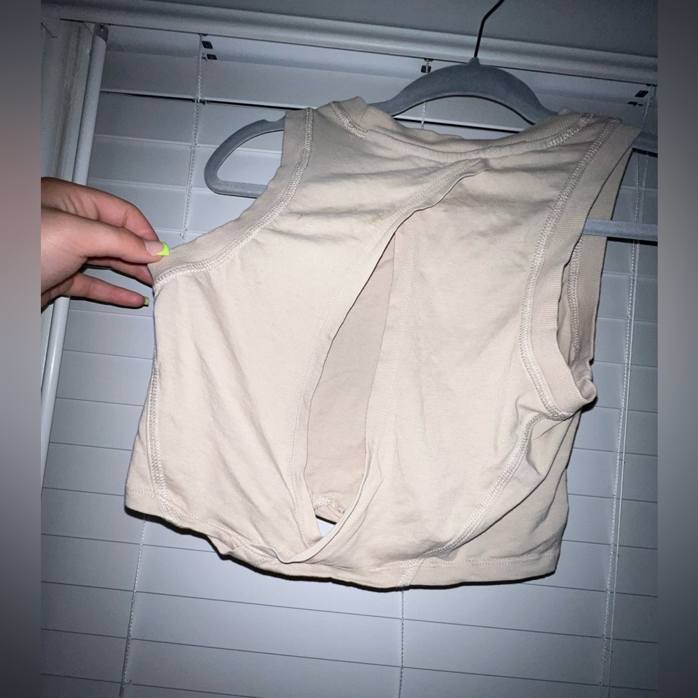 Cropped Open Back Tank - Picture 5 of 7